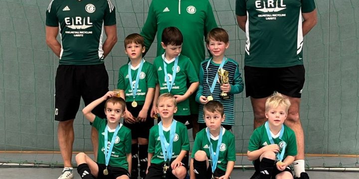 Bambinis siegen beim Hallenturnier der FLG-Kicker