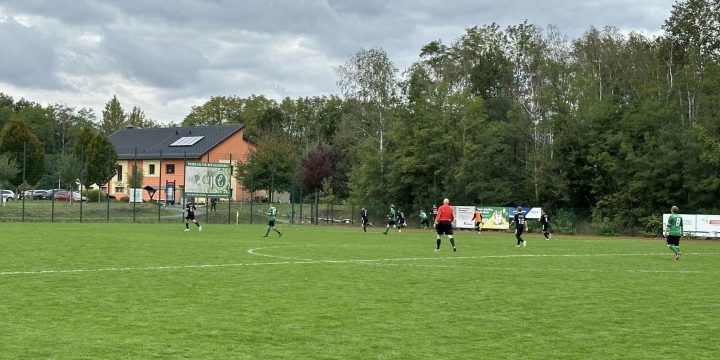 Erste mit überzeugenden Heimsieg! Zweite hält lange gut mit
