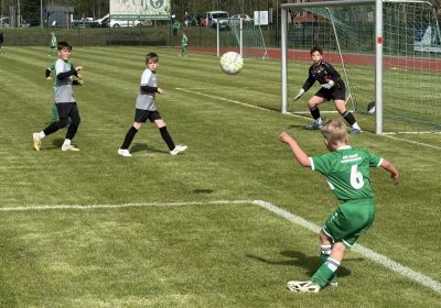 Starke Leistung trotz Niederlage – E2-Junioren überzeugen gegen Favoriten!